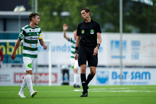 Västerås Filip Tronet och domare Magnus Lindgren