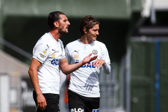 Örebros Agon Mehmeti och Robin Book
