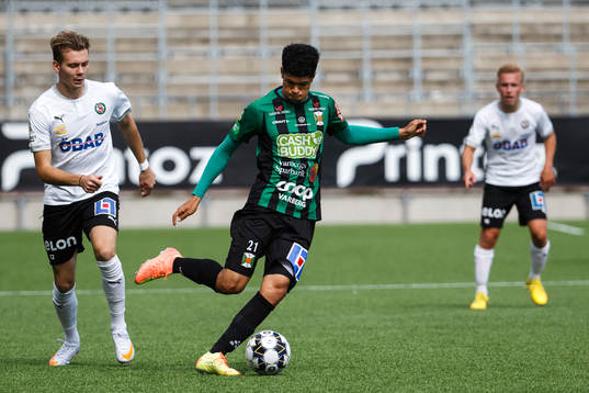Örebros Jake Larsson och Varbergs Luke Le Roux
