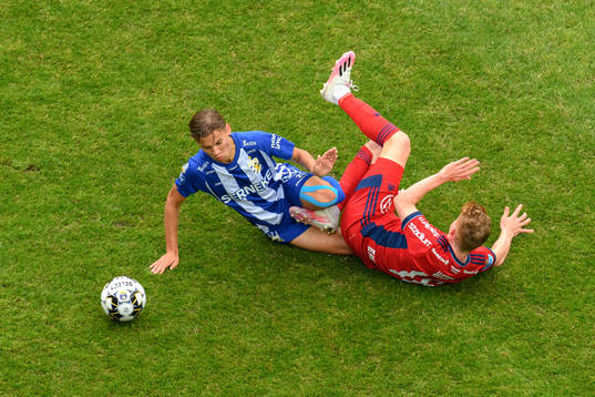 IFK Göteborgs Noah Alexandersson och Djurgårdens Aslak