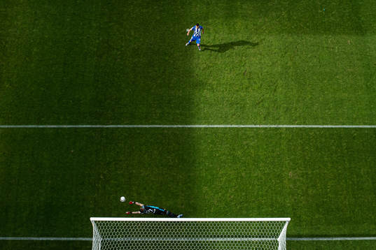IFK Göteborgs Giorgi Kharaishvili missar en straff mot