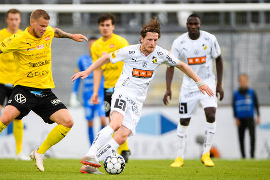 Häckens Erik Friberg och Mjällbys David Löfquist