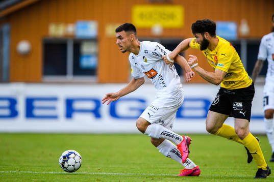Häckens Ali Youssef och Mjällbys Jonathan Tamimi