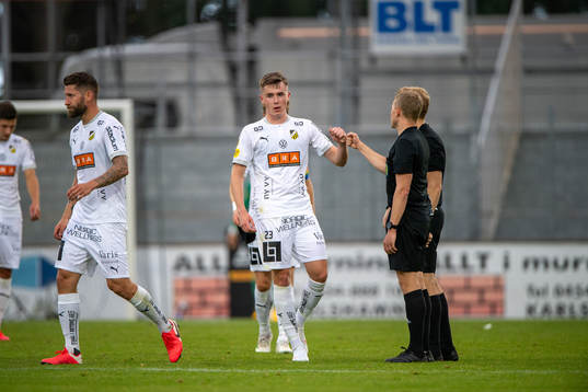 Häckens Patrik Wålemark deppar och tackar domare Fredrik