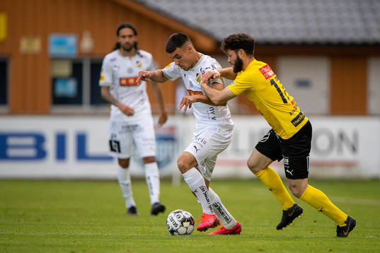 Häckens Ali Youssef  och Mjällbys Jonathan Tamini