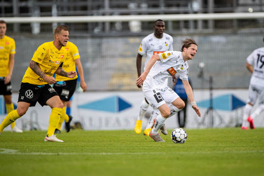 Mjällbys David Löfquist  och Häckens Erik Friberg