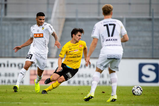 Häckens Ahmed Yasin, Gustav Berggren  och Mjällbys Jesper