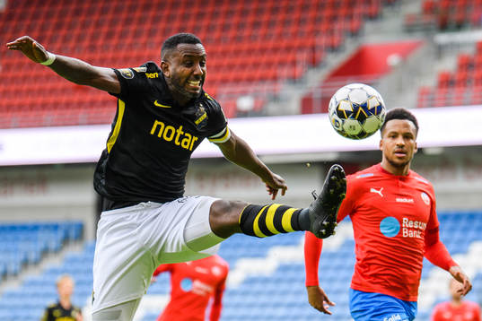 s Henok Goitom och Helsingborgs Martin Olsson