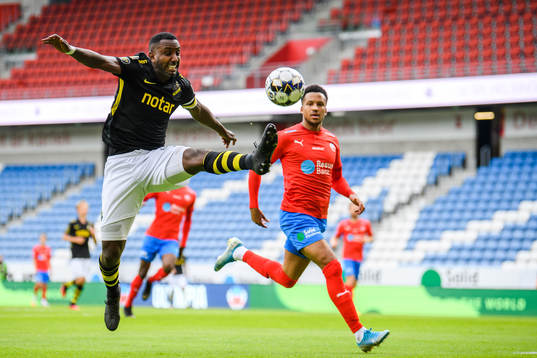 s Henok Goitom och Helsingborgs Martin Olsson