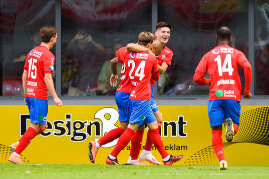 Helsingborgs Armin Gigovic och Filip Sjöberg jublar med
