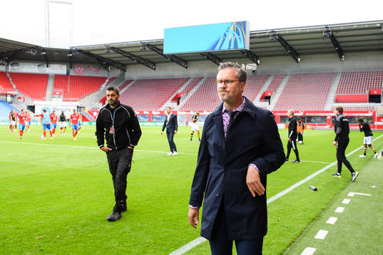 s tränare Rikard Norling deppar
