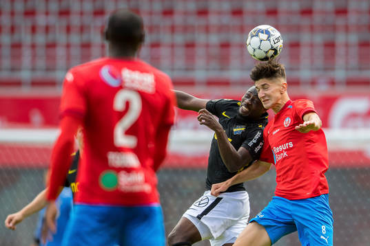 s Ebenezer Ofori och Helsingborgs Armin Gigovic