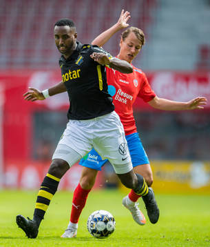 s Henok Goitom och Helsingborgs Alex Timossi Andersson