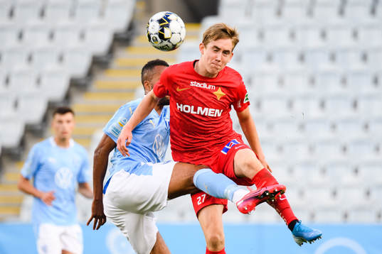 IFK Norrköpings Ísak Bergmann Jóhannesson och Malmö FFs