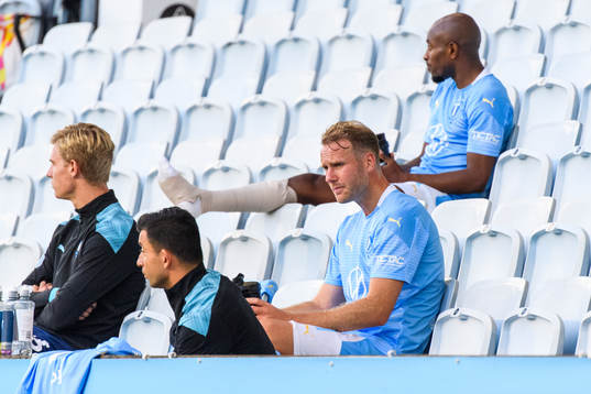 Malmö FFs Ola Toivonen på läktaren