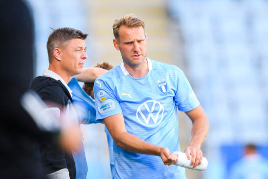 Malmö FFs tränare Jon Dahl Tomasson och Ola Toivonen