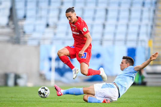 IFK Norrköpings Jonathan Levi och Malmö FFs Jonas Knudsen