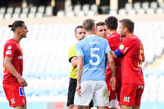 Malmö FFs Sören Rieks och Jonas Knudsen i bråk med