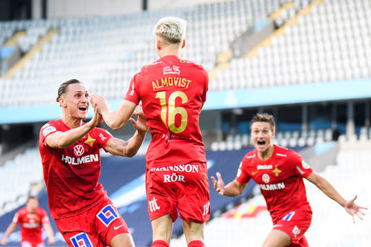 IFK Norrköpings Jonathan Levi jublar med Pontus Almqvist