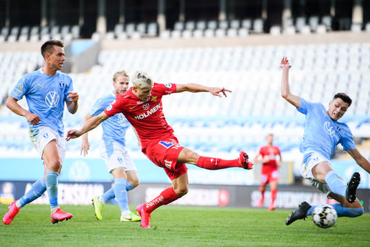 IFK Norrköpings Pontus Almqvist gör 1-1 framför Malmö