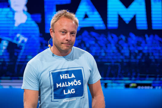Anders Andersson i Malmö FFs Studio i blått