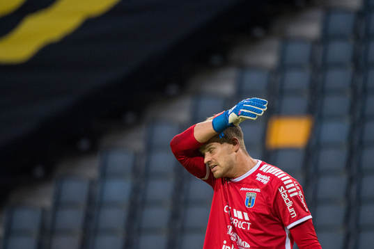 Sirius målvakt Lukas Jonsson deppar
