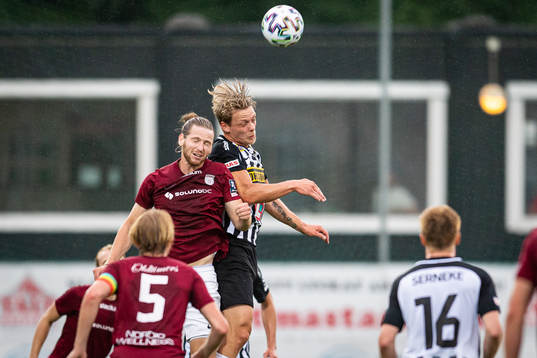 Qvidings Daniel Tidstrand mot Landskronas Robin Hofsö