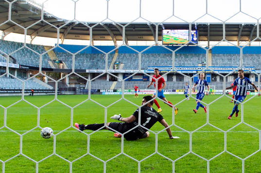 Helsingborgs Assad Al Hamlawi gör 1-1 bakom IFK Göteborgs