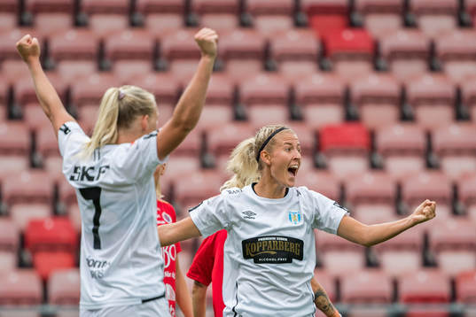Bläddra bland fler bilder av Fotboll, Damallsvenskan, Örebro - Kopparbergs/Göteborg