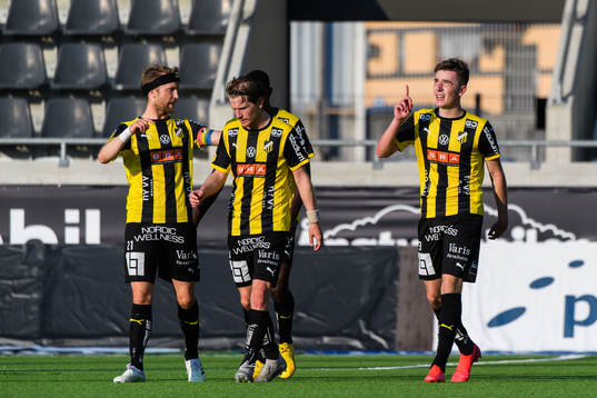 Häckens Patrik Wålemark jublar