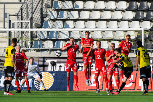Häckens Patrik Wålemark gör 1-0