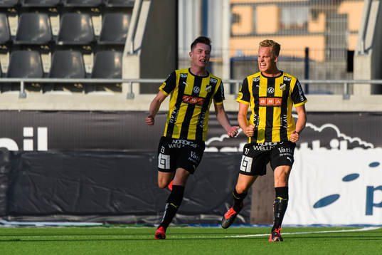 Häckens Patrik Wålemark och Gustav Berggren jublar