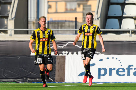 Häckens Gustav Berggren och Patrik Wålemark jublar