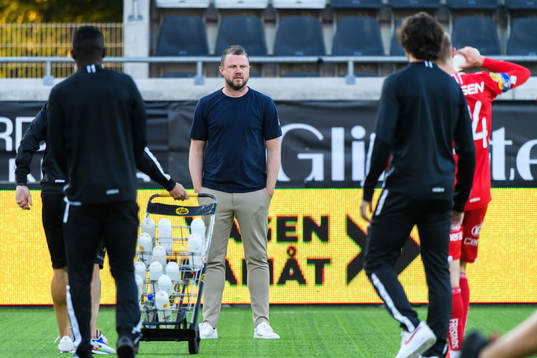Elfsborgs manager Jimmy Thelin deppar