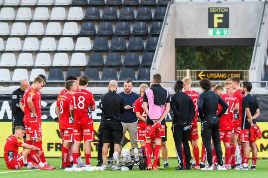 Elfsborgs manager Jimmy Thelin samlar laget