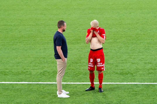 Elfsborgs manager Jimmy Thelin och Johan Larsson deppar