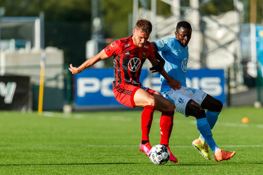 Östersunds Felix Hörberg och Malmö FFs Bonke Innocent