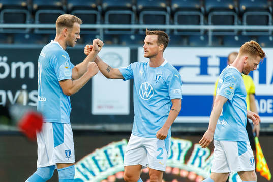 Malmö FFs Ola Toivonen jublar med Eric Larsson