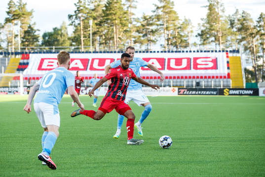 Östersunds Noah Sonko Sundberg och Malmö FFs Ola Toivonen