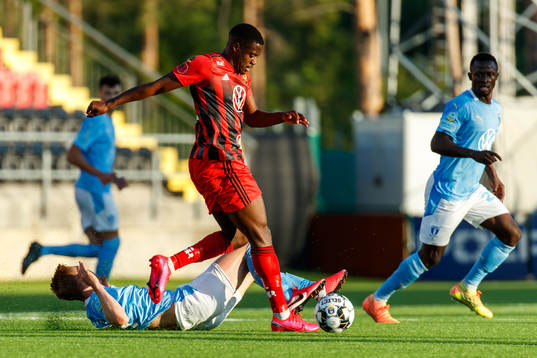 Östersunds Isak Ssewankambo och Malmö FFs Anders
