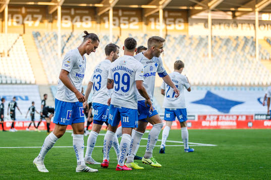 IFK Norrköpings Sead Haksabanovic jublar med lagkamrater