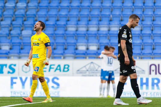 Örebros målvakt Oscar Jansson deppar