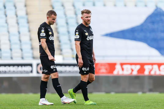 Örebros Andreas Skovgaard och Michael Almebäck deppar