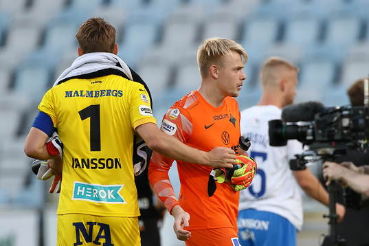 Örebros målvakt Oscar Jansson  och IFK Norrköpings