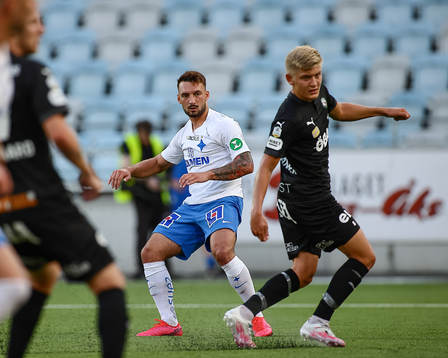 IFK Norrköpings Sead Haksabanovic och Örebros Dennis