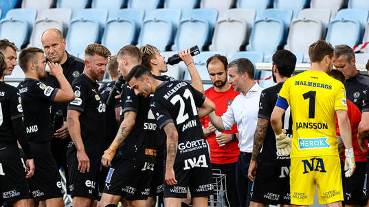 Örebros spelare med tränare Axel Kjäll
