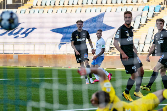Skott av zIFK Norrköpings Sead Haksabanovic förbi