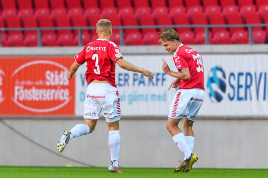 Kalmars Isak Magnusson jublar med Sebastian Ring