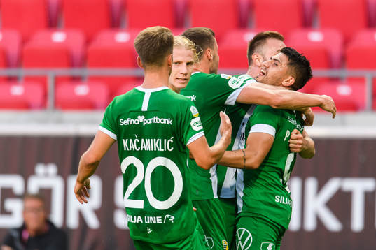Hammarbys Paulinho jublar med lagkamrater