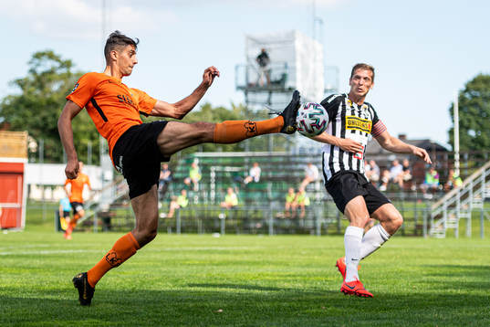 Torns Dylan Kosik Sulaiman och Landskronas Philip Andersson